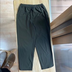 Lululemon cropped pants